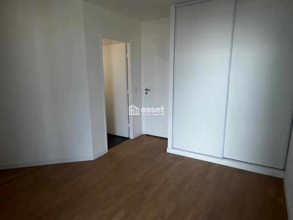 Location Appartement 4 pièces 85.6 m² - Suresnes 92150