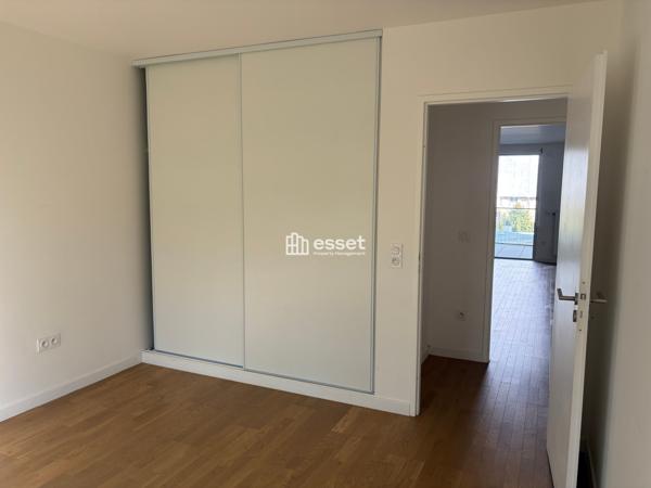 Location Appartement 4 pièces 85.6 m² - Suresnes 92150