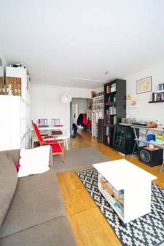 Croix de Chavaux , appartement traversant , lumineux