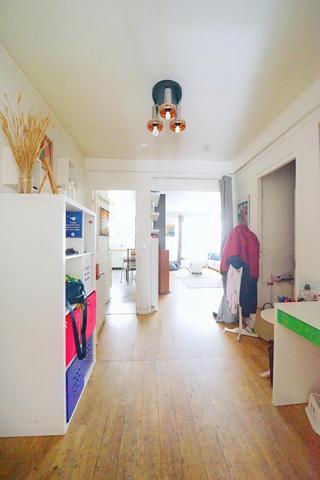 Croix de Chavaux , appartement traversant , lumineux