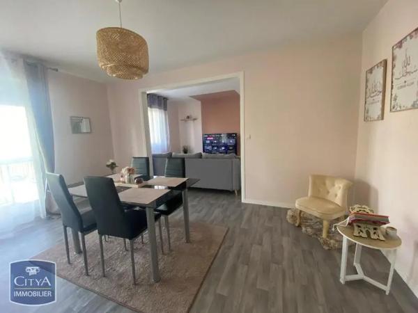 Appartement à louer 4 pièces 77.6m² Chartres (28000)