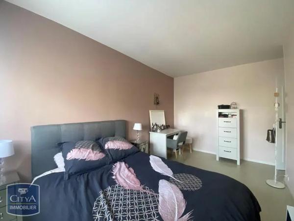 Appartement à louer 4 pièces 77.6m² Chartres (28000)