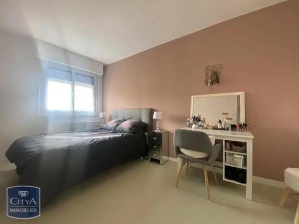 Appartement à louer 4 pièces 77.6m² Chartres (28000)