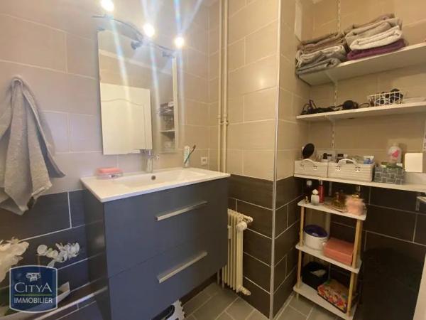 Appartement à louer 4 pièces 77.6m² Chartres (28000)