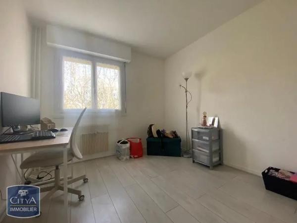 Appartement à louer 4 pièces 77.6m² Chartres (28000)