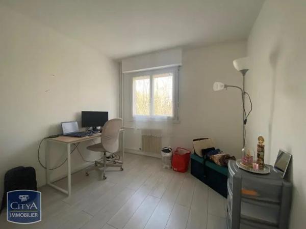 Appartement à louer 4 pièces 77.6m² Chartres (28000)