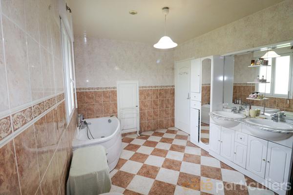 Vente
                Maison183 m² - 8 Pièces -
                    SAINT DENIS EN VAL (45560)