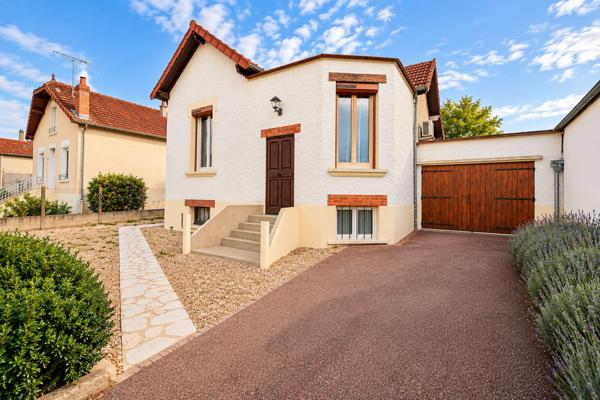 Maison Coulanges-Les-Nevers, 2 chambres, 74m2, double garage, proche écoles et commerces, sous-sol, terrain clôturé