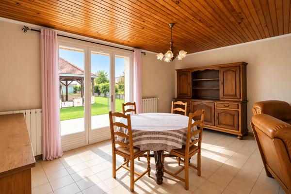 Maison Coulanges-Les-Nevers, 2 chambres, 74m2, double garage, proche écoles et commerces, sous-sol, terrain clôturé