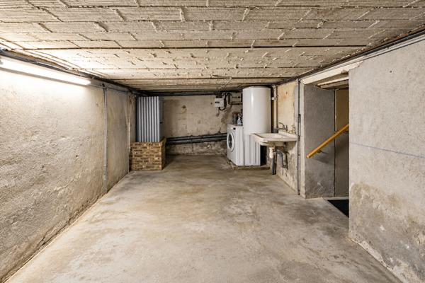 Maison Coulanges-Les-Nevers, 2 chambres, 74m2, double garage, proche écoles et commerces, sous-sol, terrain clôturé