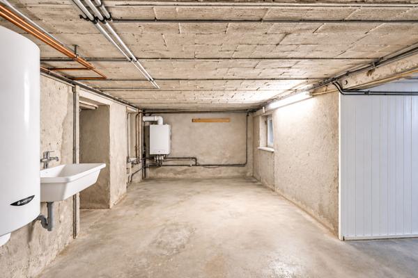 Maison Coulanges-Les-Nevers, 2 chambres, 74m2, double garage, proche écoles et commerces, sous-sol, terrain clôturé