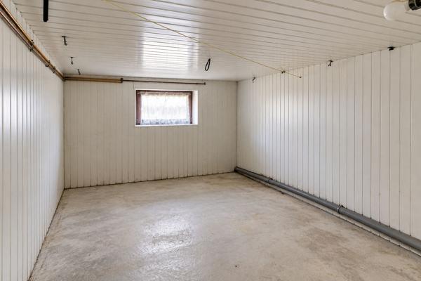 Maison Coulanges-Les-Nevers, 2 chambres, 74m2, double garage, proche écoles et commerces, sous-sol, terrain clôturé