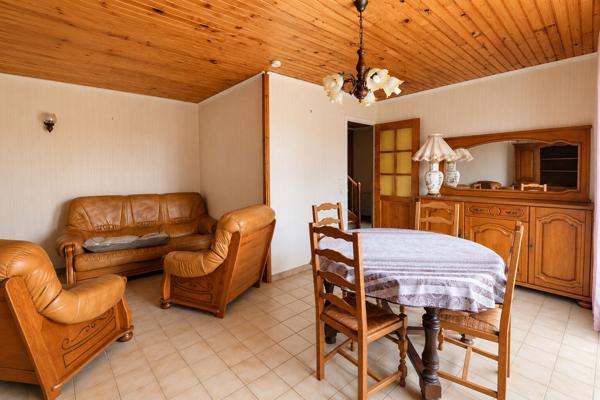 Maison Coulanges-Les-Nevers, 2 chambres, 74m2, double garage, proche écoles et commerces, sous-sol, terrain clôturé
