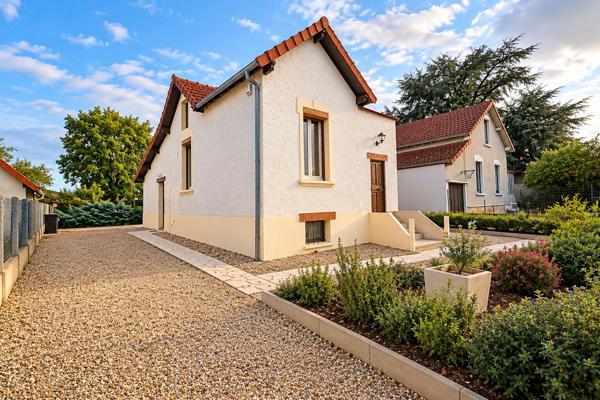 Maison Coulanges-Les-Nevers, 2 chambres, 74m2, double garage, proche écoles et commerces, sous-sol, terrain clôturé