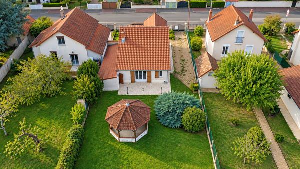 Maison Coulanges-Les-Nevers, 2 chambres, 74m2, double garage, proche écoles et commerces, sous-sol, terrain clôturé