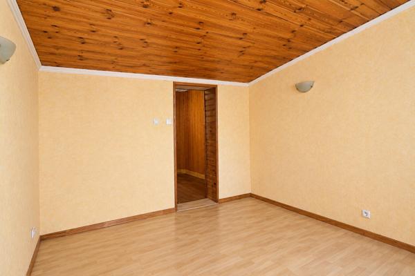 Maison Coulanges-Les-Nevers, 2 chambres, 74m2, double garage, proche écoles et commerces, sous-sol, terrain clôturé