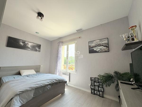 Maison familiale avec piscine, jardin constructible et dépendance