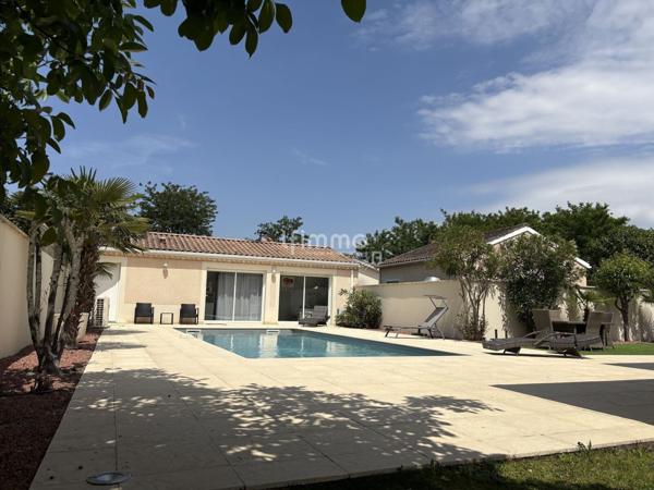 Maison familiale avec piscine, jardin constructible et dépendance