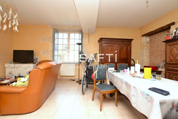 Vendu Loué : Appartement T3, 2 Chambres, Cave, Immeuble en Pierre avec un Ascenseur
