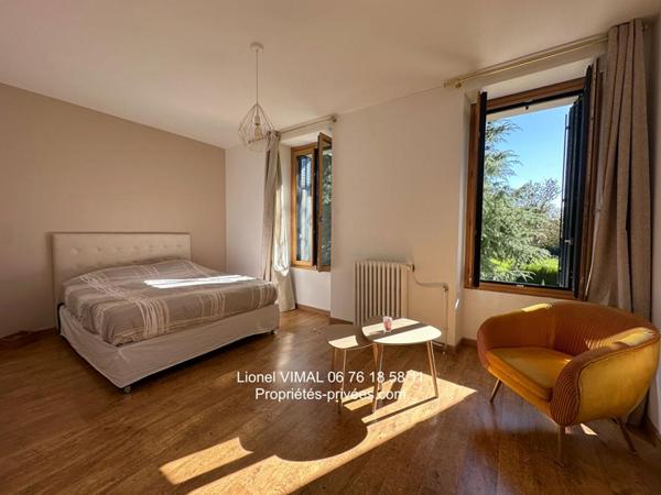 Maison rénovée 5 pièces ( 3 ch ) 170 m2 sur terrain clos et aménagé