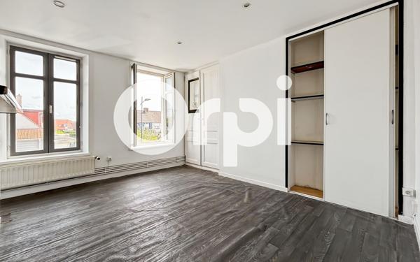 Immeuble à vendre    9 pièces •  Wimille