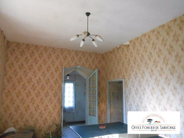 Ancienne batisse à renover 