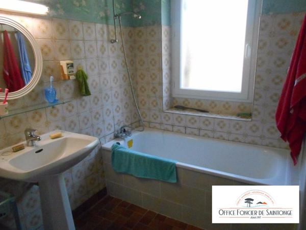 Ancienne batisse à renover 