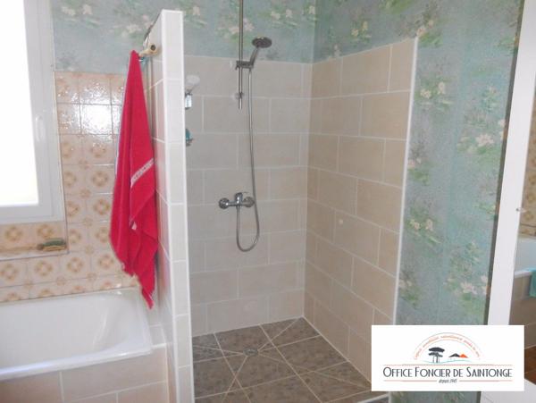 Ancienne batisse à renover 