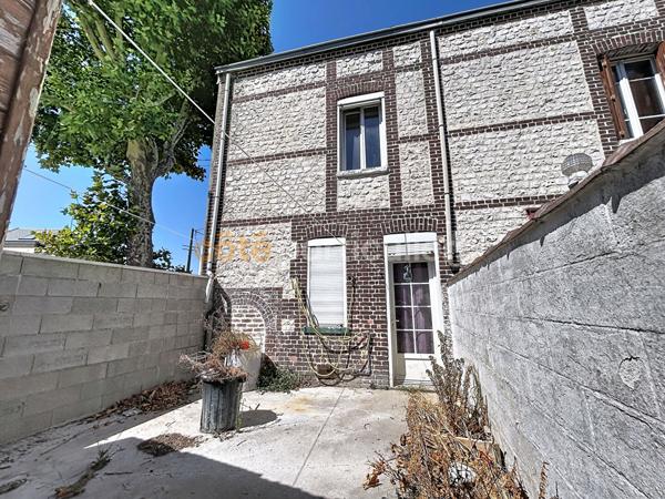 Vente
                Maison75 m² - 4 Pièces -
                    LE PETIT QUEVILLY (76140)