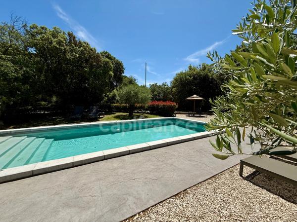 Maison à vendre 8 pièces 235 m2 avec T2 parcelle 4700 m2 piscine LOURMARIN (84)