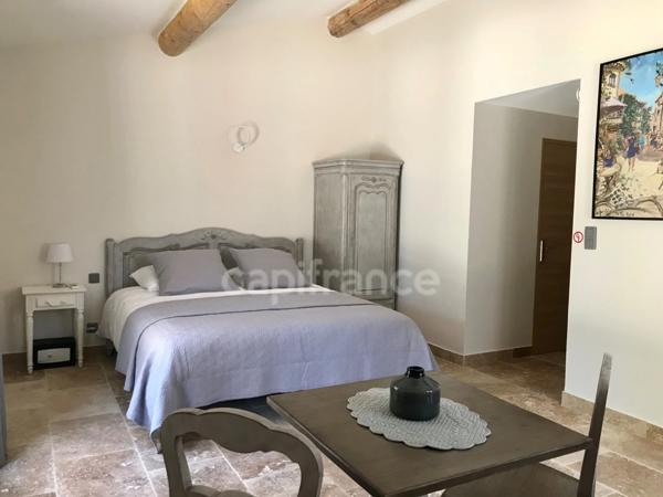 Maison à vendre 8 pièces 235 m2 avec T2 parcelle 4700 m2 piscine LOURMARIN (84)