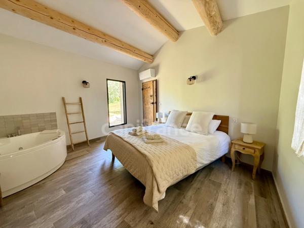 Maison à vendre 8 pièces 235 m2 avec T2 parcelle 4700 m2 piscine LOURMARIN (84)