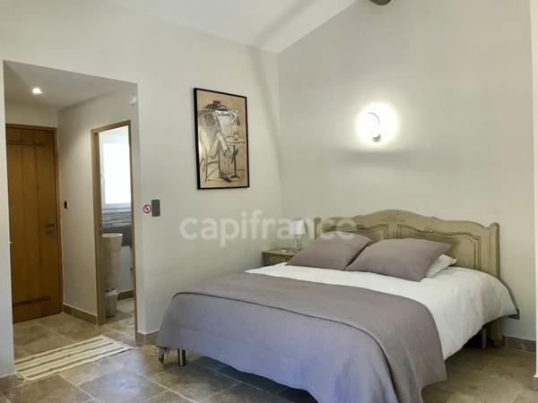 Maison à vendre 8 pièces 235 m2 avec T2 parcelle 4700 m2 piscine LOURMARIN (84)