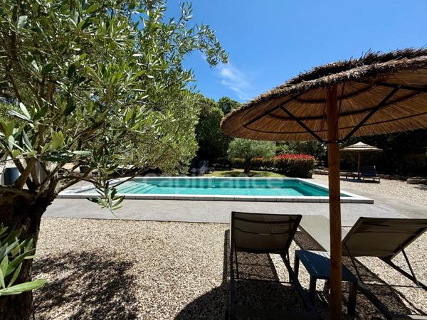 Maison à vendre 8 pièces 235 m2 avec T2 parcelle 4700 m2 piscine LOURMARIN (84)