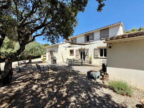 Maison à vendre 8 pièces 235 m2 avec T2 parcelle 4700 m2 piscine LOURMARIN (84)