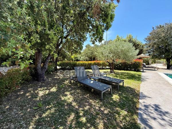 Maison à vendre 8 pièces 235 m2 avec T2 parcelle 4700 m2 piscine LOURMARIN (84)