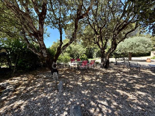 Maison à vendre 8 pièces 235 m2 avec T2 parcelle 4700 m2 piscine LOURMARIN (84)