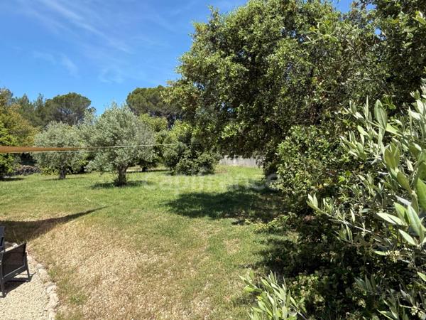 Maison à vendre 8 pièces 235 m2 avec T2 parcelle 4700 m2 piscine LOURMARIN (84)