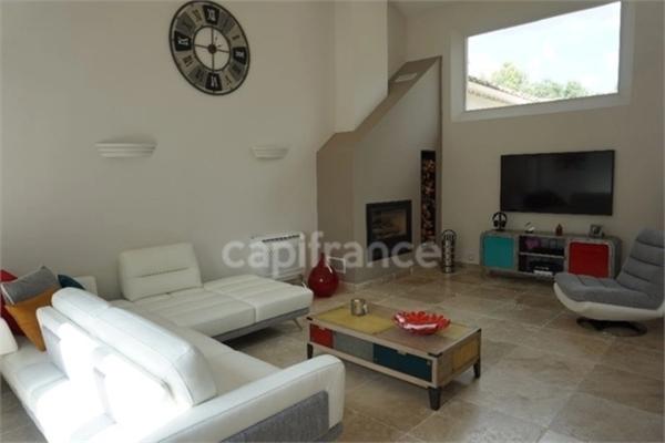 Maison à vendre 8 pièces 235 m2 avec T2 parcelle 4700 m2 piscine LOURMARIN (84)