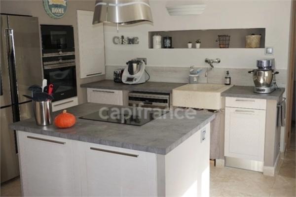 Maison à vendre 8 pièces 235 m2 avec T2 parcelle 4700 m2 piscine LOURMARIN (84)