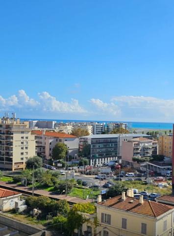 appartement T3 refait à neuf vue mer nice ouest
