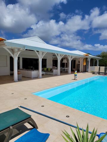 Villa d'Exception sur 3000m² de Terrain : Espaces Luxueux et Terrasses Panoramiques – Votre Oasis de Sérénité Vous Attend !"
