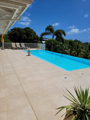Villa d'Exception sur 3000m² de Terrain : Espaces Luxueux et Terrasses Panoramiques – Votre Oasis de Sérénité Vous Attend !"