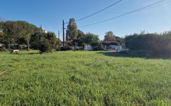 Terrain à vendre    Port-des-Barques