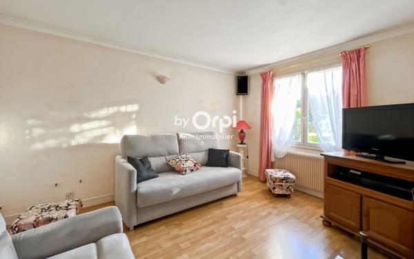 Maison à vendre    5 pièces • 104 m2 Désertines