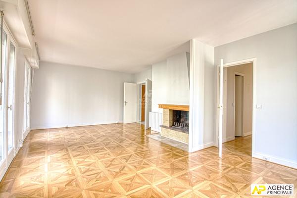 Versailles Avenue de Paris Appartement 4 P 90 m² carrez avec balcon, ascenseur et parking €648 000 ** - Référence 27270