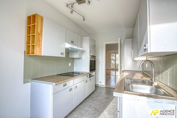 Versailles Avenue de Paris Appartement 4 P 90 m² carrez avec balcon, ascenseur et parking €648 000 ** - Référence 27270