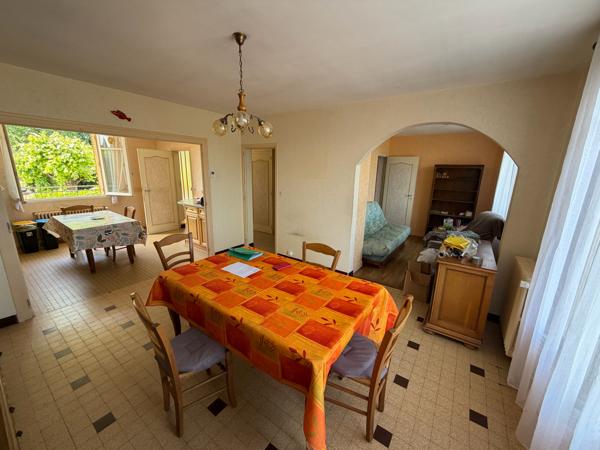 MAISON 2 CHAMBRES + GARAGE - DEPENDANCE - TERRAIN