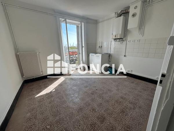 Location Studio 34.76 m² - 50 AVENUE DES BALMES Miribel 01700