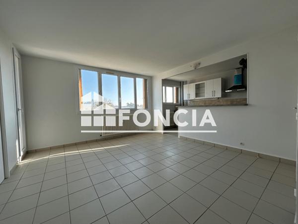 Location Appartement 4 pièces 70.89 m² - 48 AVENUE DE L'EUROPE Poitiers 86000